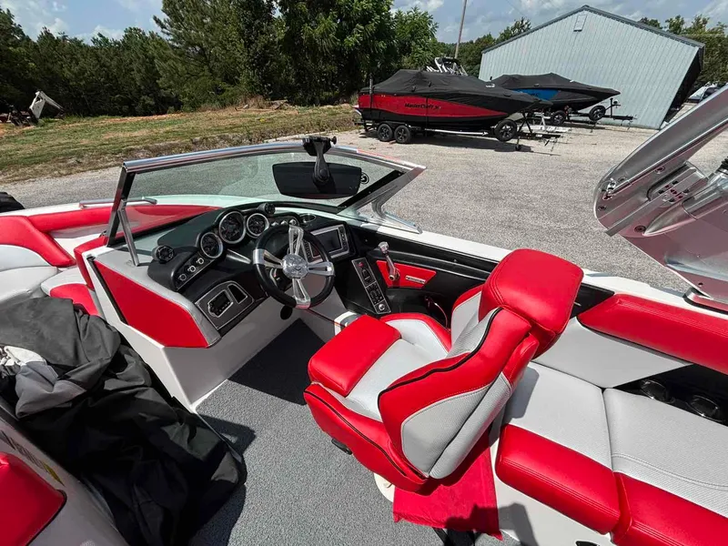 Slide: The Image of MasterCraft XT23 2017 - 7