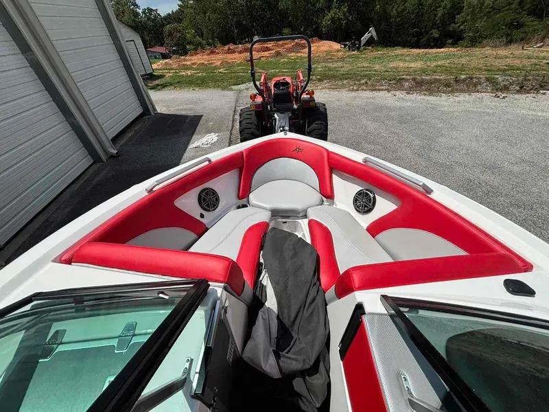 Slide: The Image of MasterCraft XT23 2017 - 9