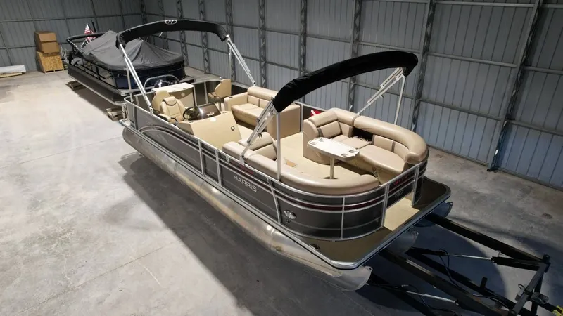 Slide: The Image of Harris Cruiser 240 2018 - 22