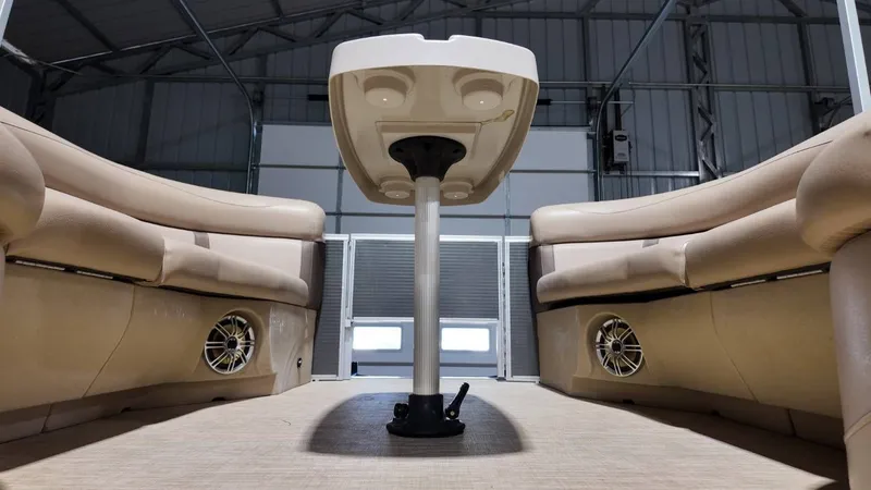 Slide: The Image of Harris Cruiser 240 2018 - 24