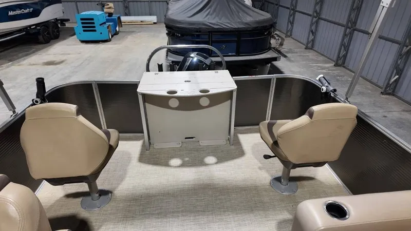 Slide: The Image of Harris Cruiser 240 2018 - 52