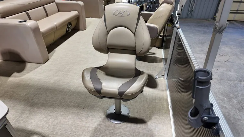 Slide: The Image of Harris Cruiser 240 2018 - 60