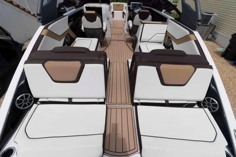 Slide: The Image of 2021 Yamaha Boats 252S interior with luxurious seating and modern design. - 3