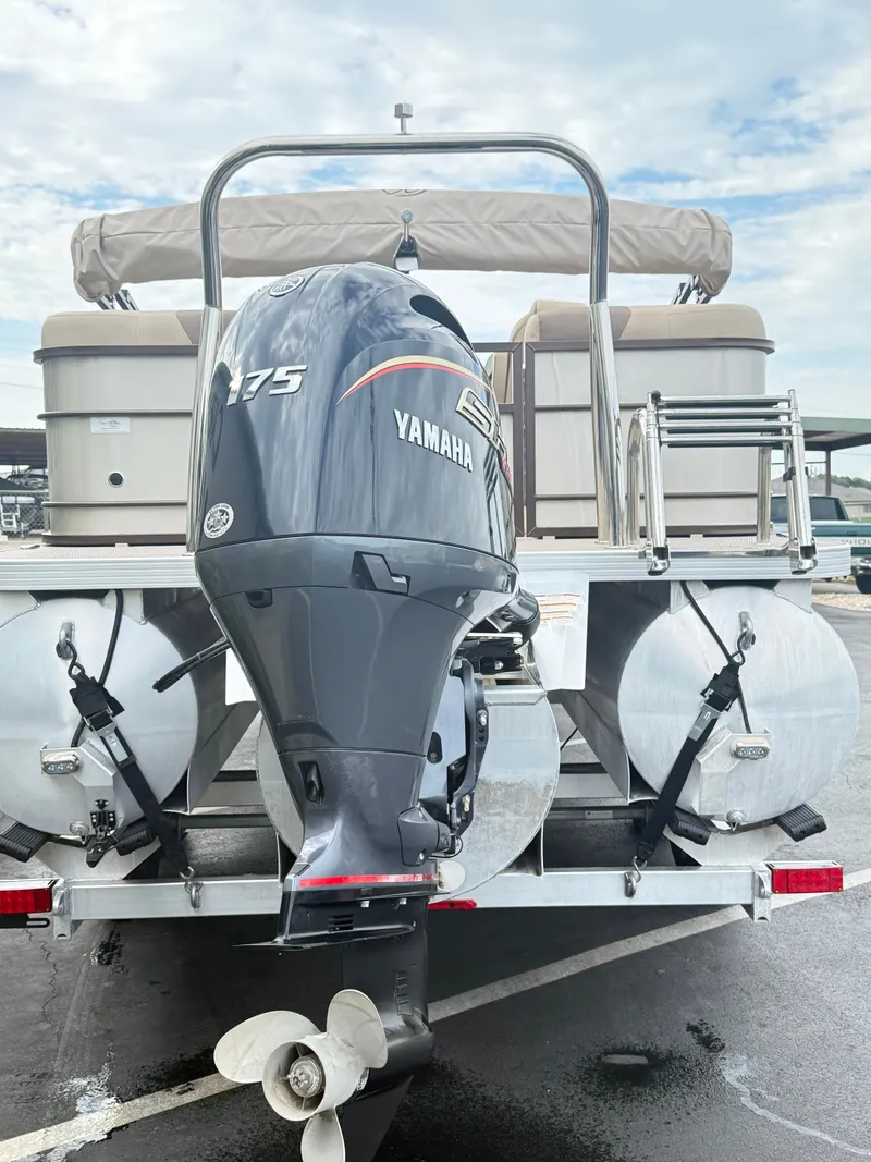 Slide: The Image of Veranda VR22RC 2025 - 10