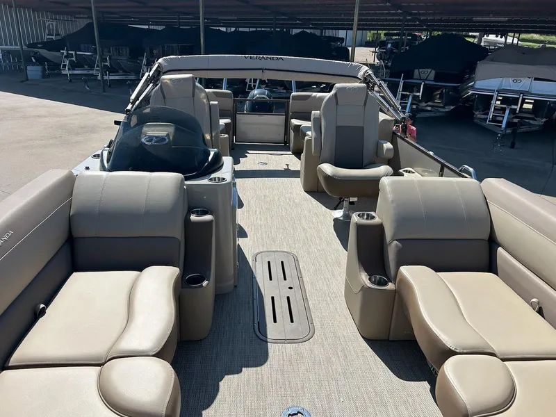 Slide: The Image of Veranda VR22RC 2025 - 12