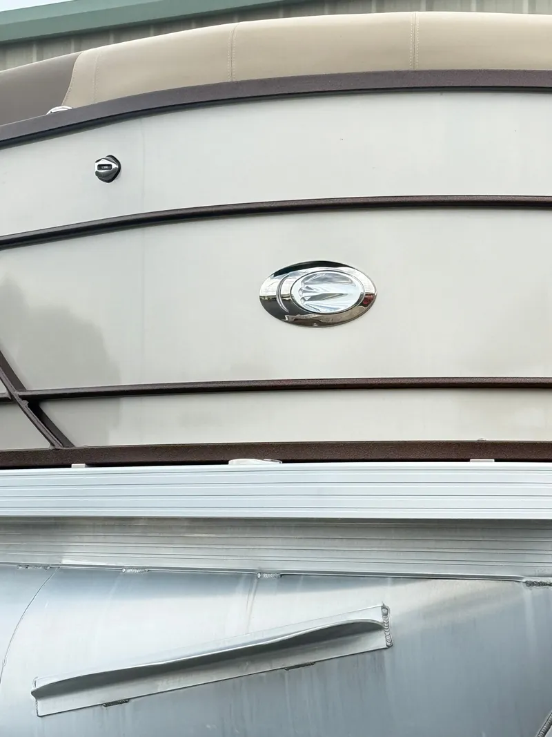 Slide: The Image of Veranda VR22RC 2025 - 16