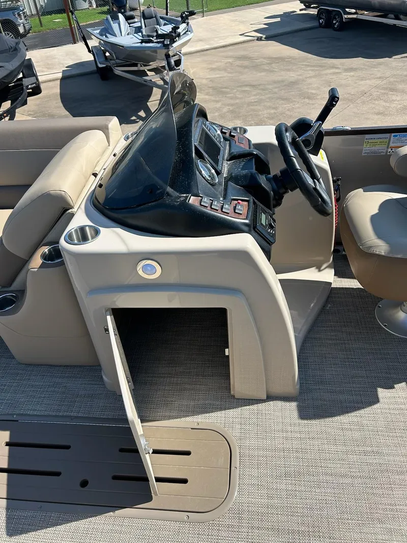 Slide: The Image of Veranda VR22RC 2025 - 19