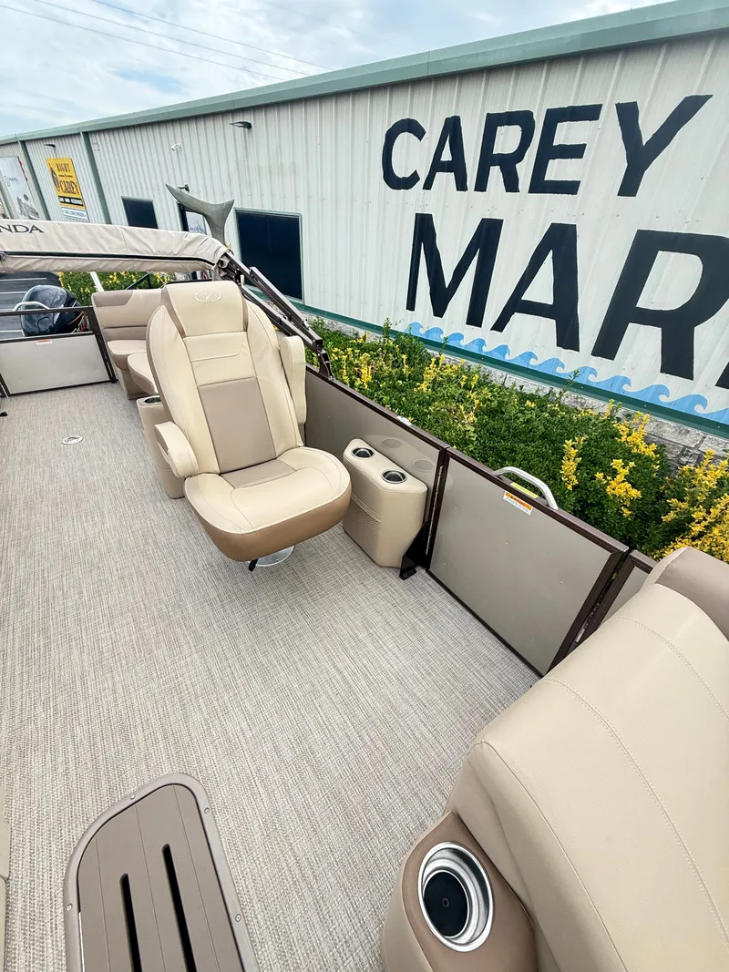 Slide: The Image of Veranda VR22RC 2025 - 20