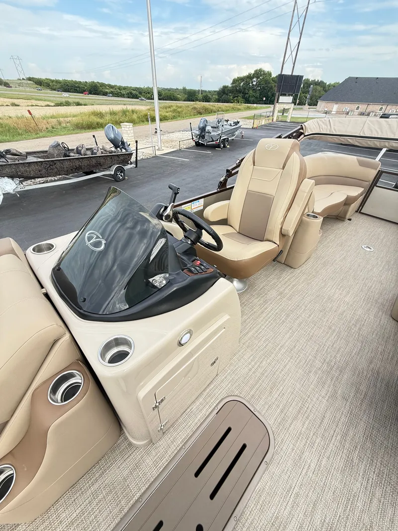 Slide: The Image of Veranda VR22RC 2025 - 21