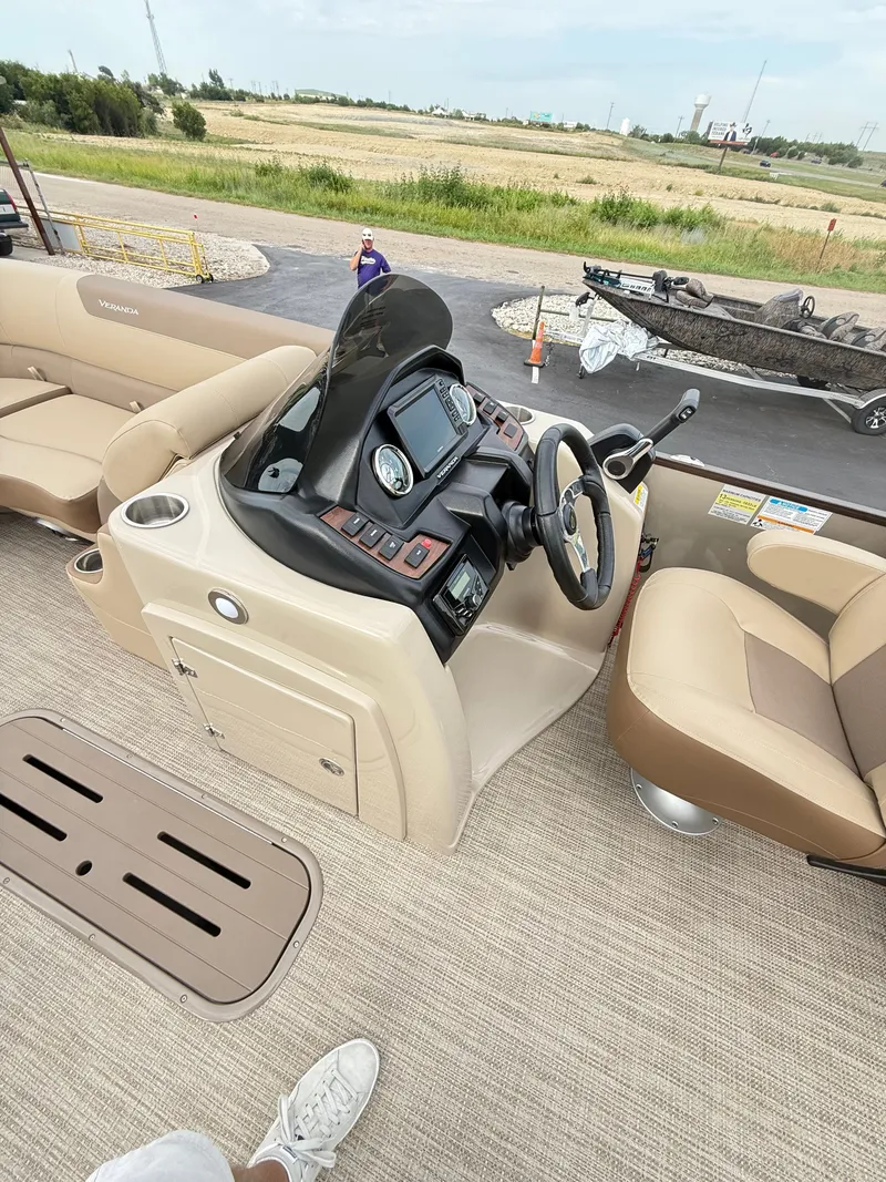 Slide: The Image of Veranda VR22RC 2025 - 22