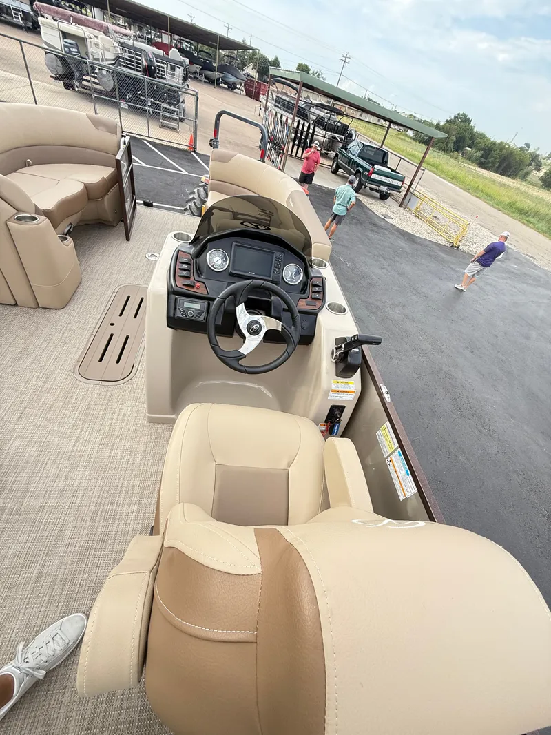 Slide: The Image of Veranda VR22RC 2025 - 26