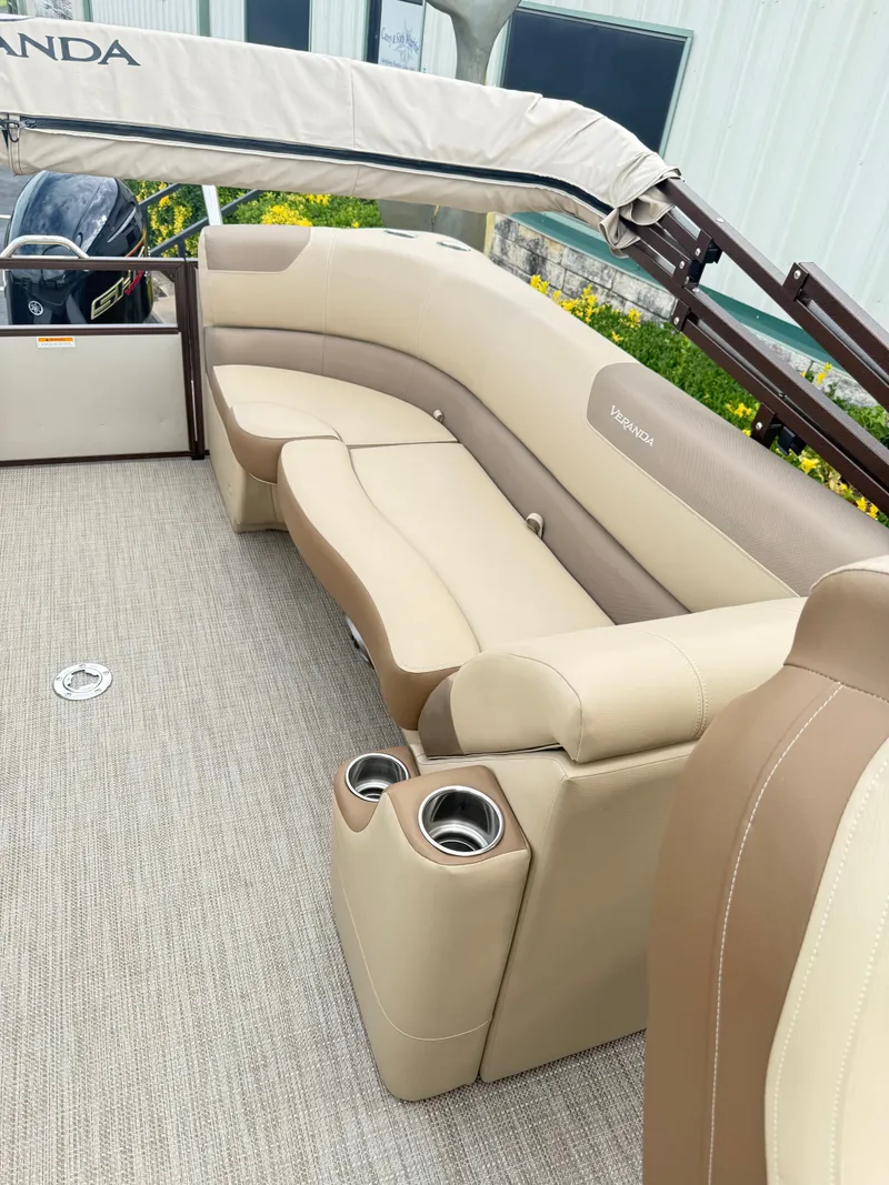 Slide: The Image of Veranda VR22RC 2025 - 28