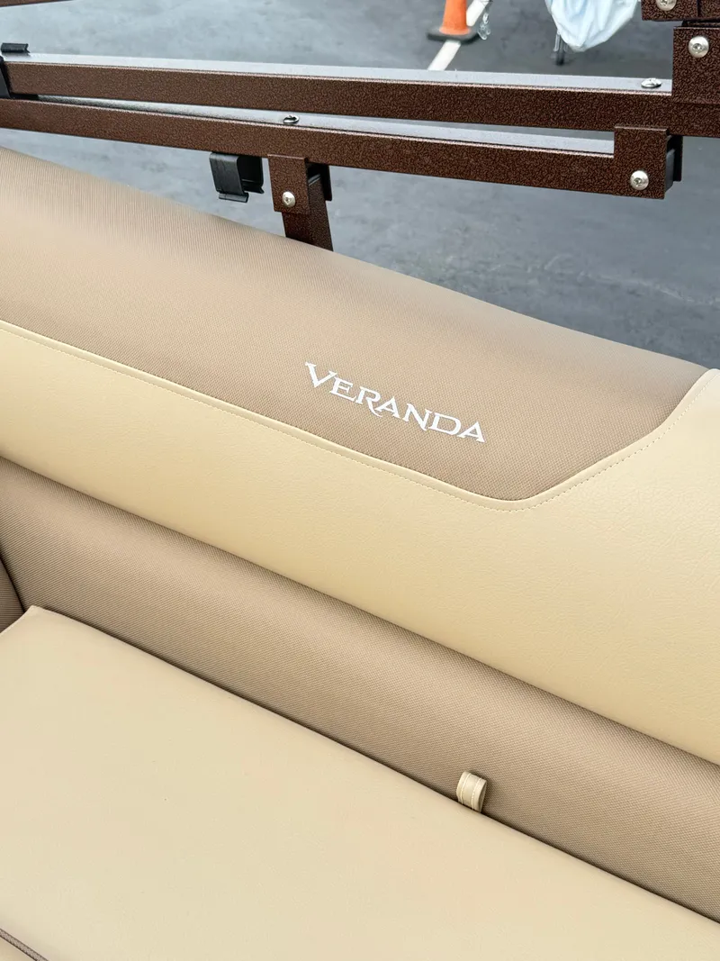 Slide: The Image of Veranda VR22RC 2025 - 30