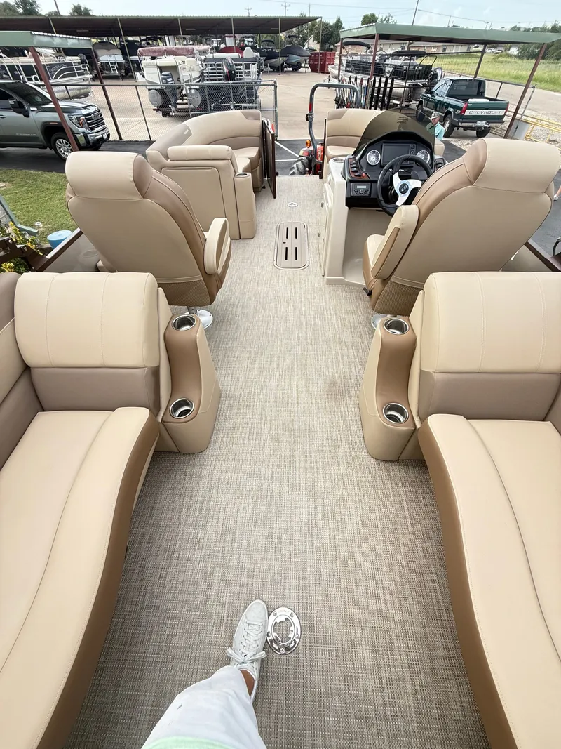 Slide: The Image of Veranda VR22RC 2025 - 31