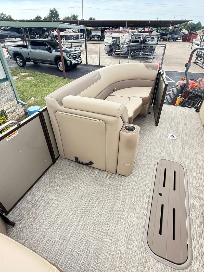 Slide: The Image of Veranda VR22RC 2025 - 32