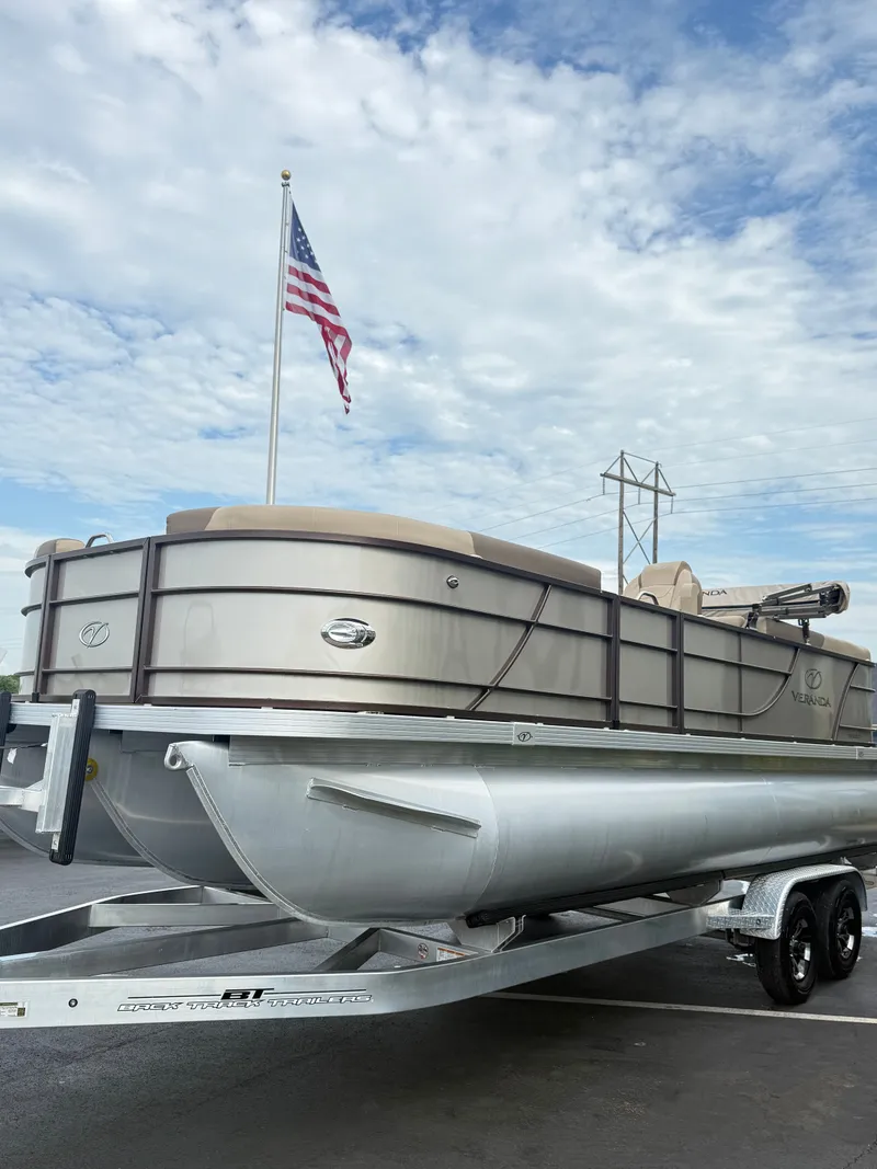 Slide: The Image of Veranda VR22RC 2025 - 33