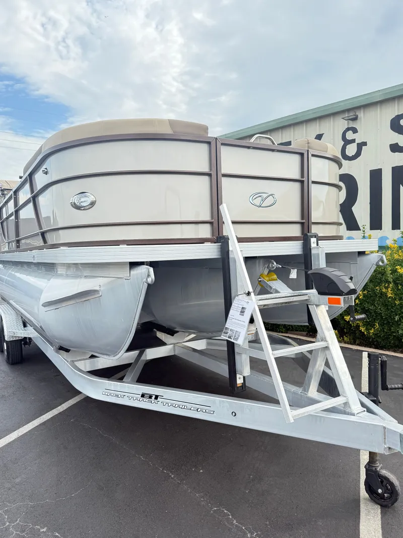 Slide: The Image of Veranda VR22RC 2025 - 7