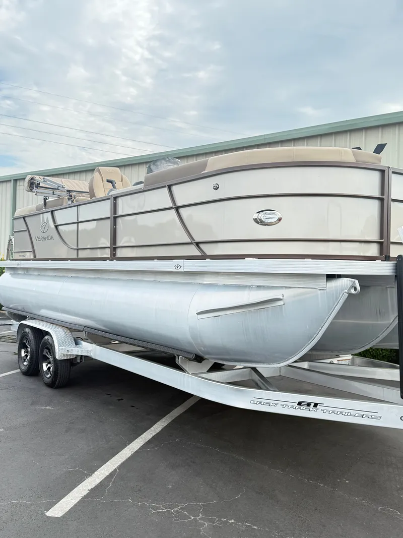 Slide: The Image of Veranda VR22RC 2025 - 9