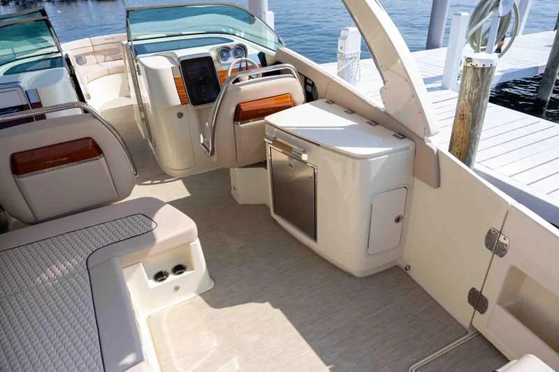 Slide: The Image of Chris-Craft Launch 35 GT 2026 - 10