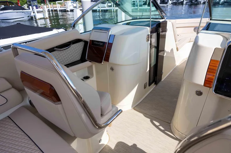 Slide: The Image of Chris-Craft Launch 35 GT 2026 - 11