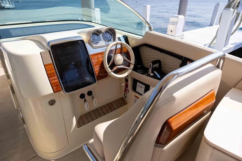 Slide: The Image of Chris-Craft Launch 35 GT 2026 - 12