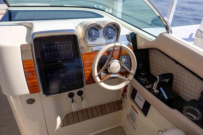 Slide: The Image of Chris-Craft Launch 35 GT 2026 - 13