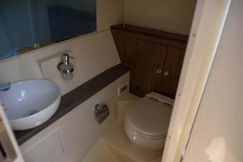 Slide: The Image of Chris-Craft Launch 35 GT 2026 - 14