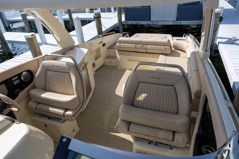 Slide: The Image of Chris-Craft Launch 35 GT 2026 - 18