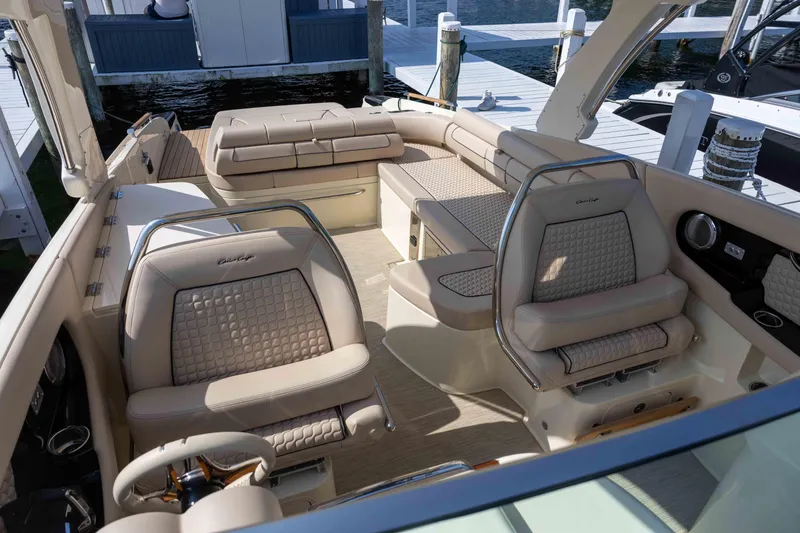 Slide: The Image of Chris-Craft Launch 35 GT 2026 - 19