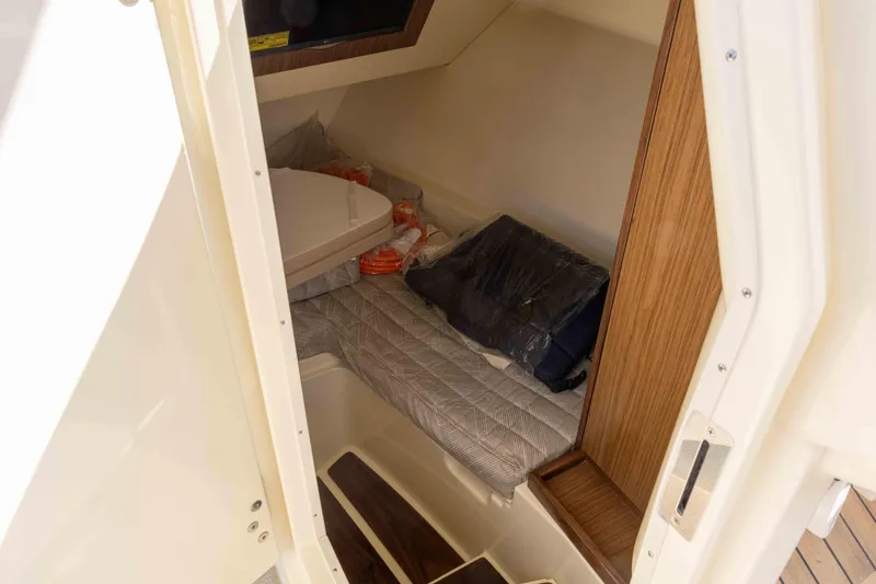 Slide: The Image of Chris-Craft Launch 35 GT 2026 - 20