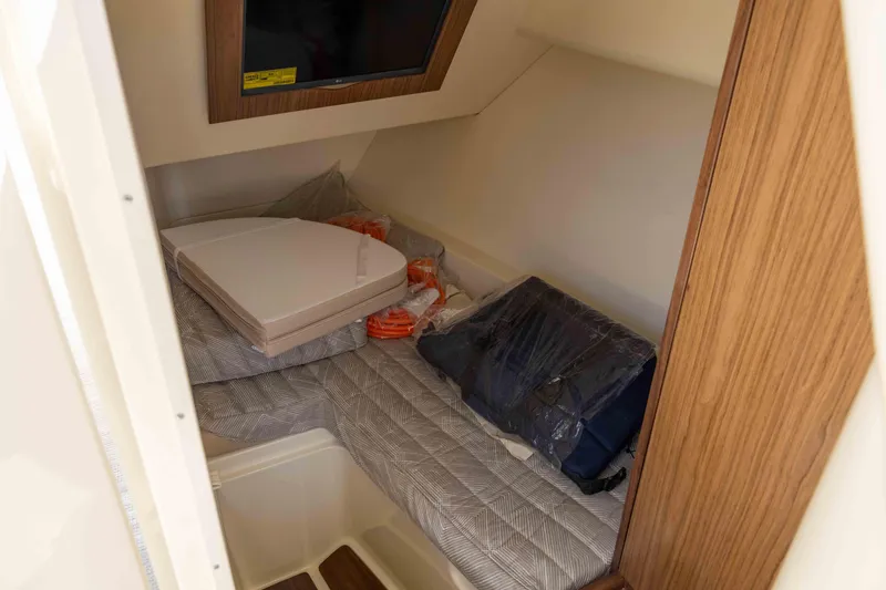 Slide: The Image of Chris-Craft Launch 35 GT 2026 - 21