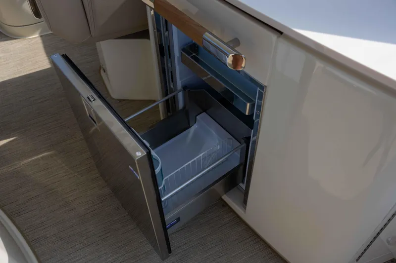 Slide: The Image of Chris-Craft Launch 35 GT 2026 - 22