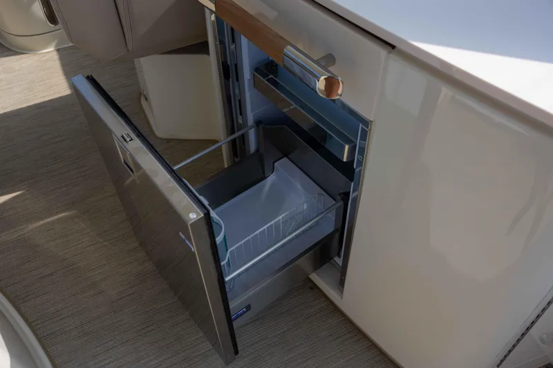 Slide: The Image of Chris-Craft Launch 35 GT 2026 - 23