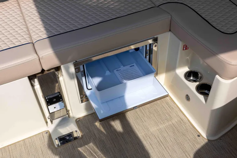 Slide: The Image of Chris-Craft Launch 35 GT 2026 - 24