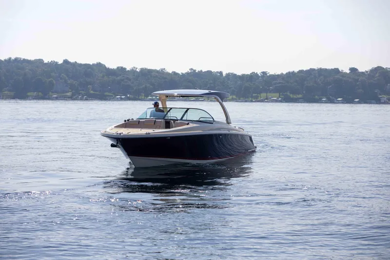 Slide: The Image of Chris-Craft Launch 35 GT 2026 - 3