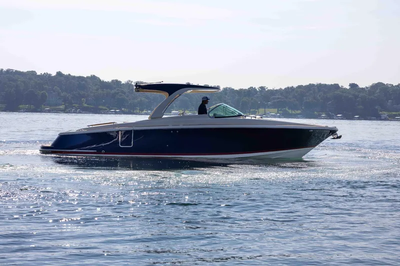 Slide: The Image of Chris-Craft Launch 35 GT 2026 - 6