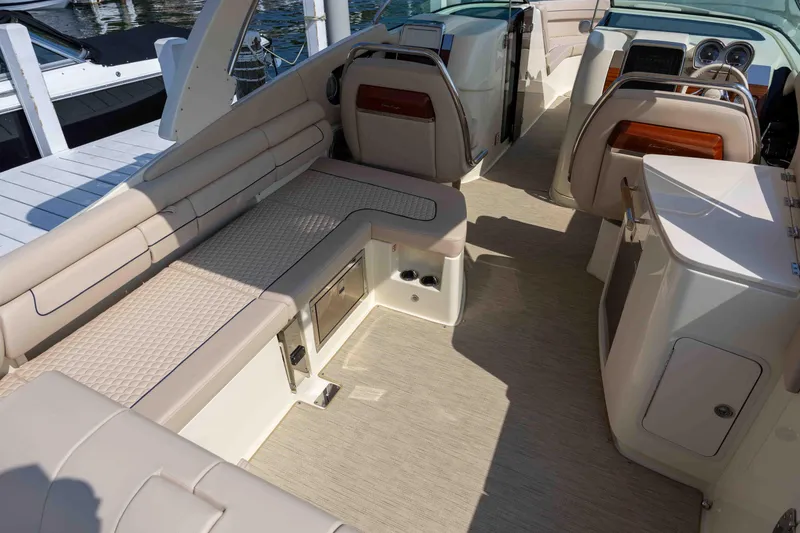 Slide: The Image of Chris-Craft Launch 35 GT 2026 - 9