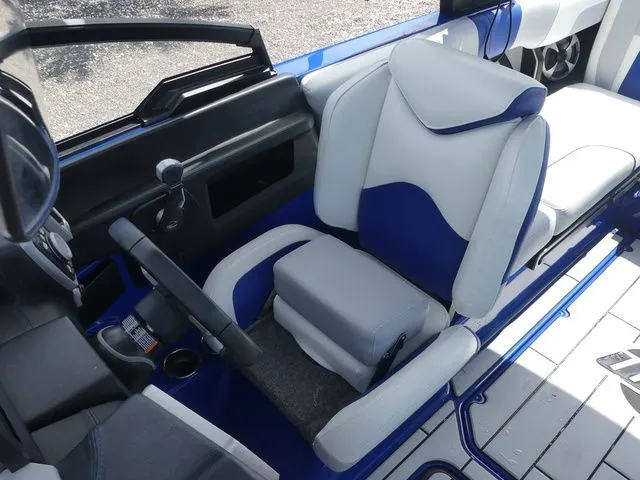 Slide: The Image of Malibu Wakesetter 23 MXZ 2021 - 13