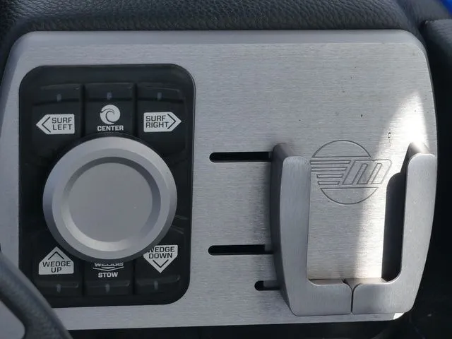 Slide: The Image of Malibu Wakesetter 23 MXZ 2021 - 16