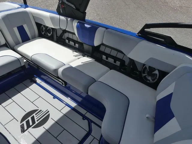Slide: The Image of Malibu Wakesetter 23 MXZ 2021 - 19