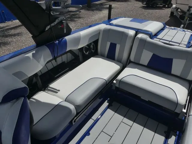 Slide: The Image of Malibu Wakesetter 23 MXZ 2021 - 20