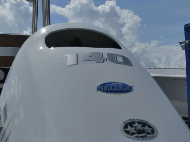 Slide: The Image of Pioneer Islander 180 2023 - 10