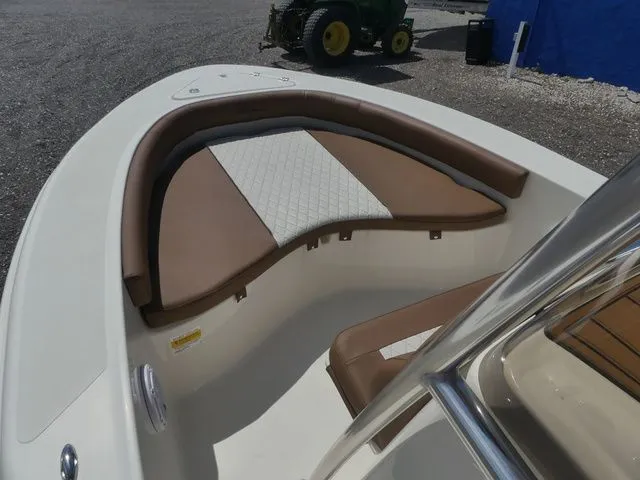 Slide: The Image of Pioneer Islander 180 2023 - 14