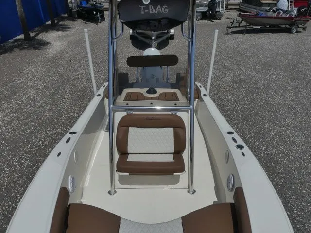 Slide: The Image of Pioneer Islander 180 2023 - 15