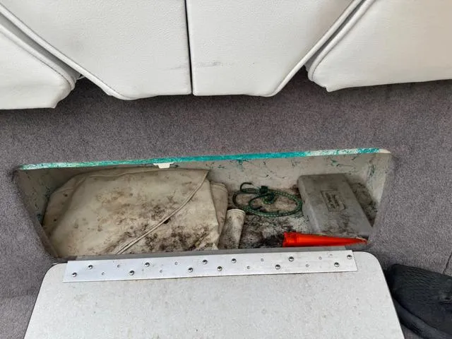 Slide: The Image of Bayliner 2250 1993 - 15