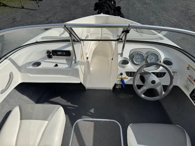 Slide: The Image of Bayliner 175 Bowrider 2012 - 10