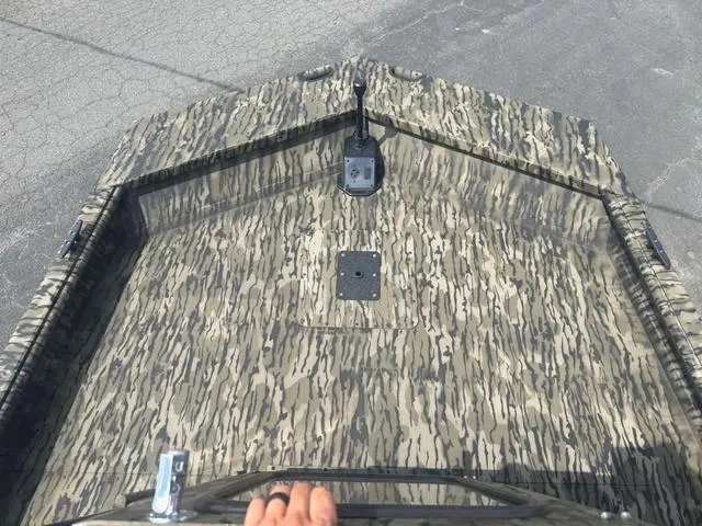 Slide: The Image of SeaArk 2272 MVT Flatcat 2026 - 11