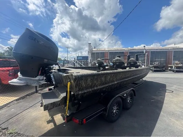 Slide: The Image of SeaArk 2272 MVT Flatcat 2026 - 6