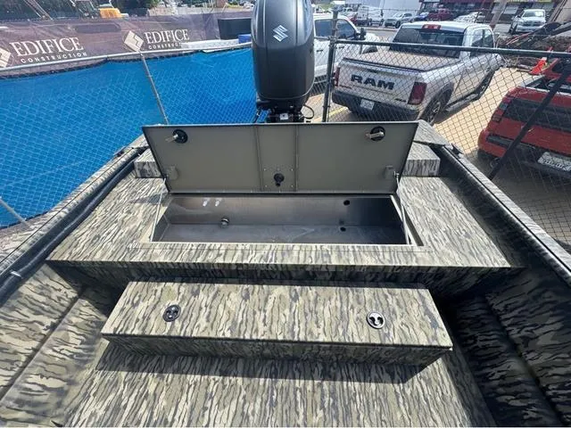 Slide: The Image of SeaArk 2272 MVT Flatcat 2026 - 8