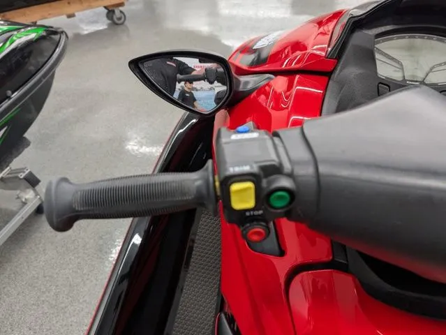 Slide: The Image of Kawasaki Jet Ski Ultra 2017 - 10